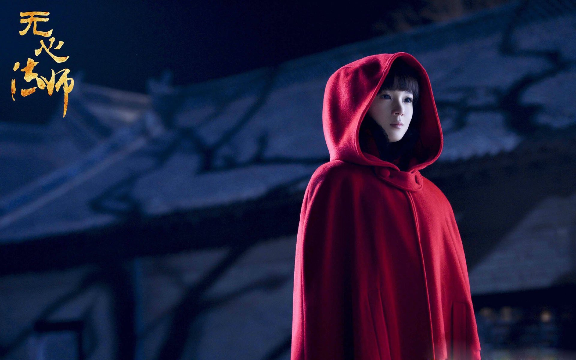 随机外援在比赛中展现领导力帮助队友协调站位与防线沟通，球队外援