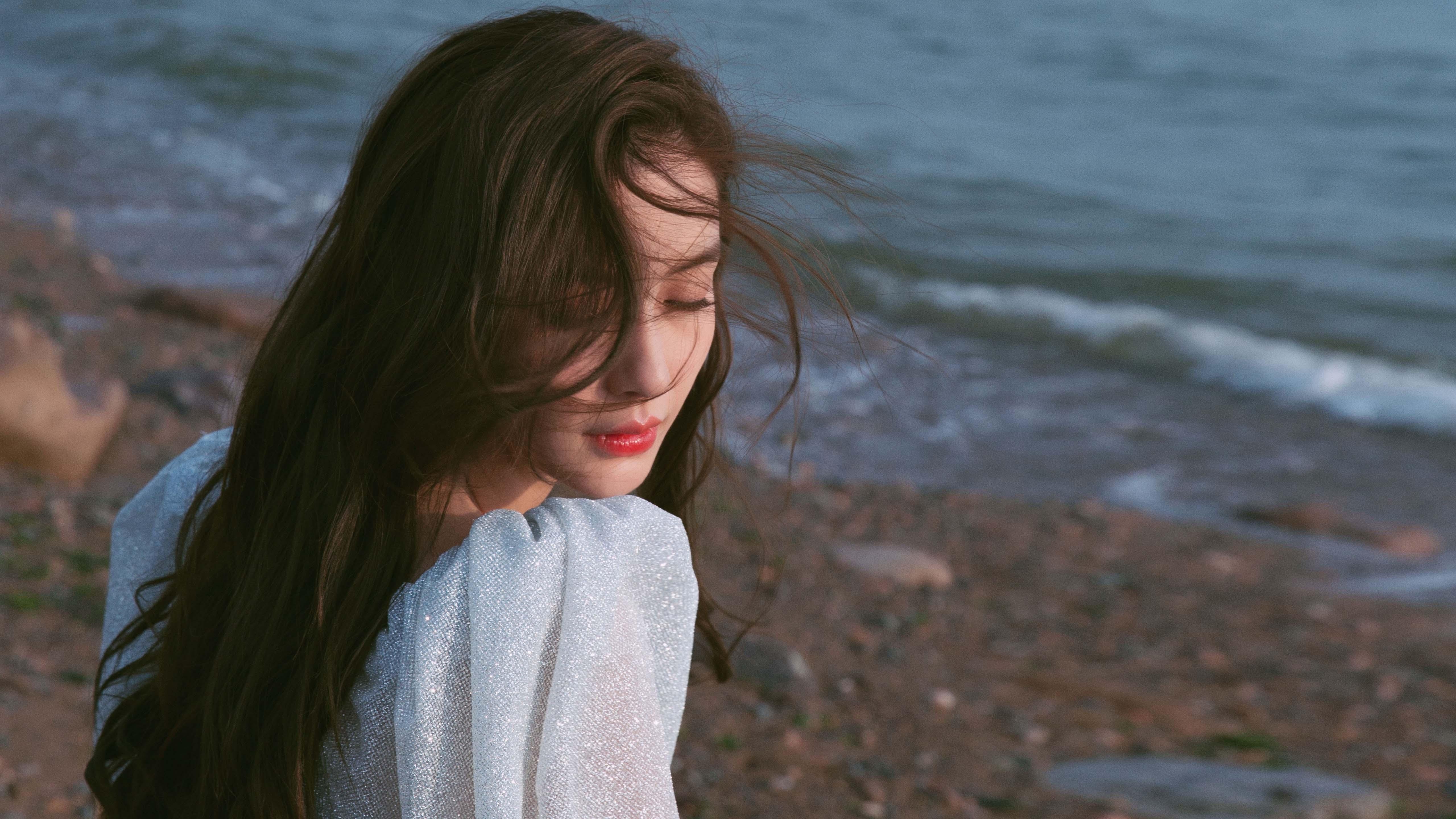 随机训练期间强度逐步升级提升比赛临场应对复杂局势能力，比赛前训练强度