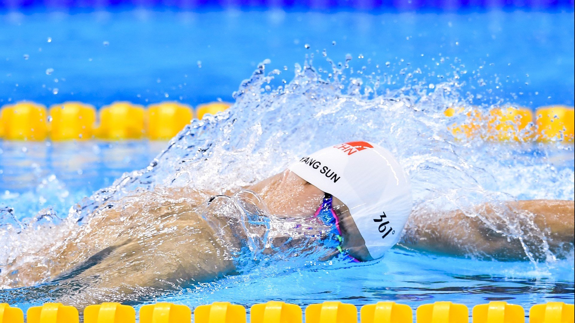 爱游戏在线娱乐官网-极限跳水世界巡回赛，水中腾跃的精彩瞬间，极限跳水世界纪录